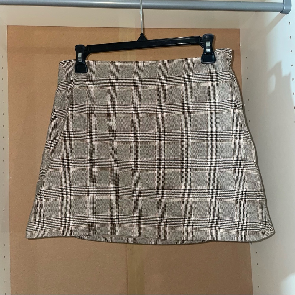 H&M Tan Beige Plaid Short Mini Skirt Stripes with Side Zipper and Button